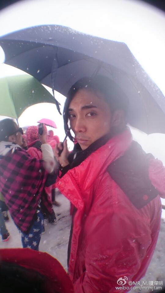 梁姓演員，從無名到舞臺之星，自信與成就感的蛻變之旅