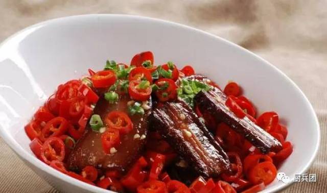 熱門暢銷菜品探秘，小巷美食秘境的誘人魅力