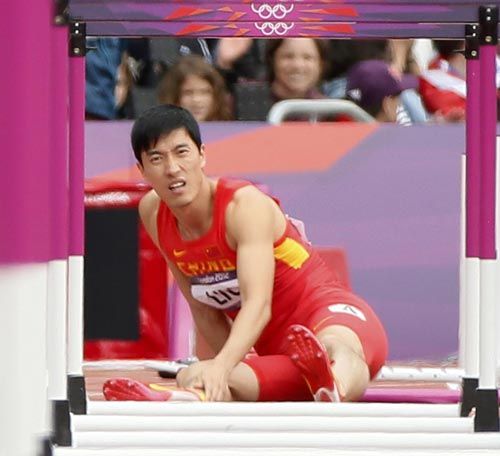 ??劉翔比賽摔倒瞬間，重溫輝煌與遺憾的歷程??