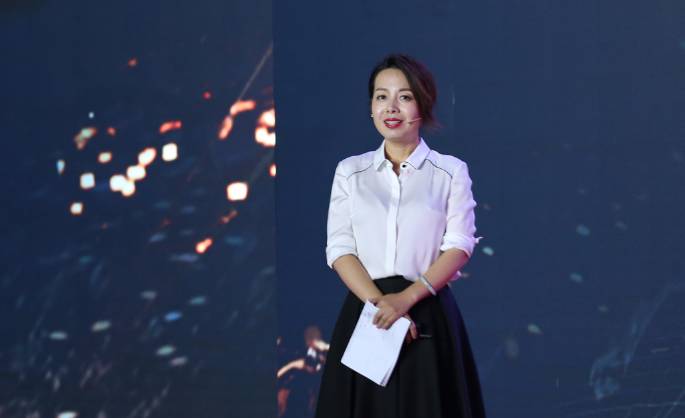 東方衛(wèi)視新綜藝推薦,東方衛(wèi)視新綜藝推薦——家的溫馨與友情的饕餮盛宴