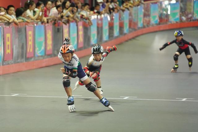 小紅書上的花樣輪滑比賽，速度與藝術(shù)的完美融合！