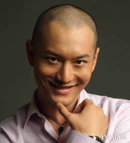 ??明星謝頂，坦然面對(duì)，重塑自信魅力??