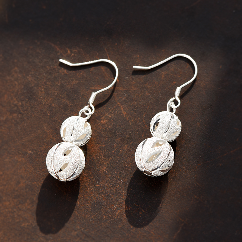 純銀耳墜最新作品，時(shí)尚潮流的閃耀焦點(diǎn)