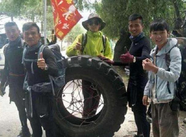 騎摩托車(chē)進(jìn)藏探尋小巷獨(dú)特風(fēng)味小店之旅視頻記錄