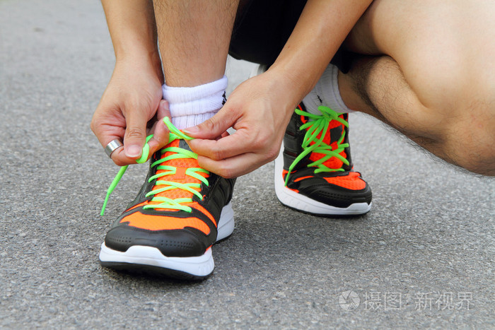 一步步教你掌握最新鞋帶系法技巧